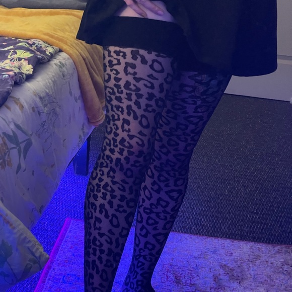 ✨NWT Bettie Page 🦋 Black Leopard Knit Stockings - Picture 8 of 15